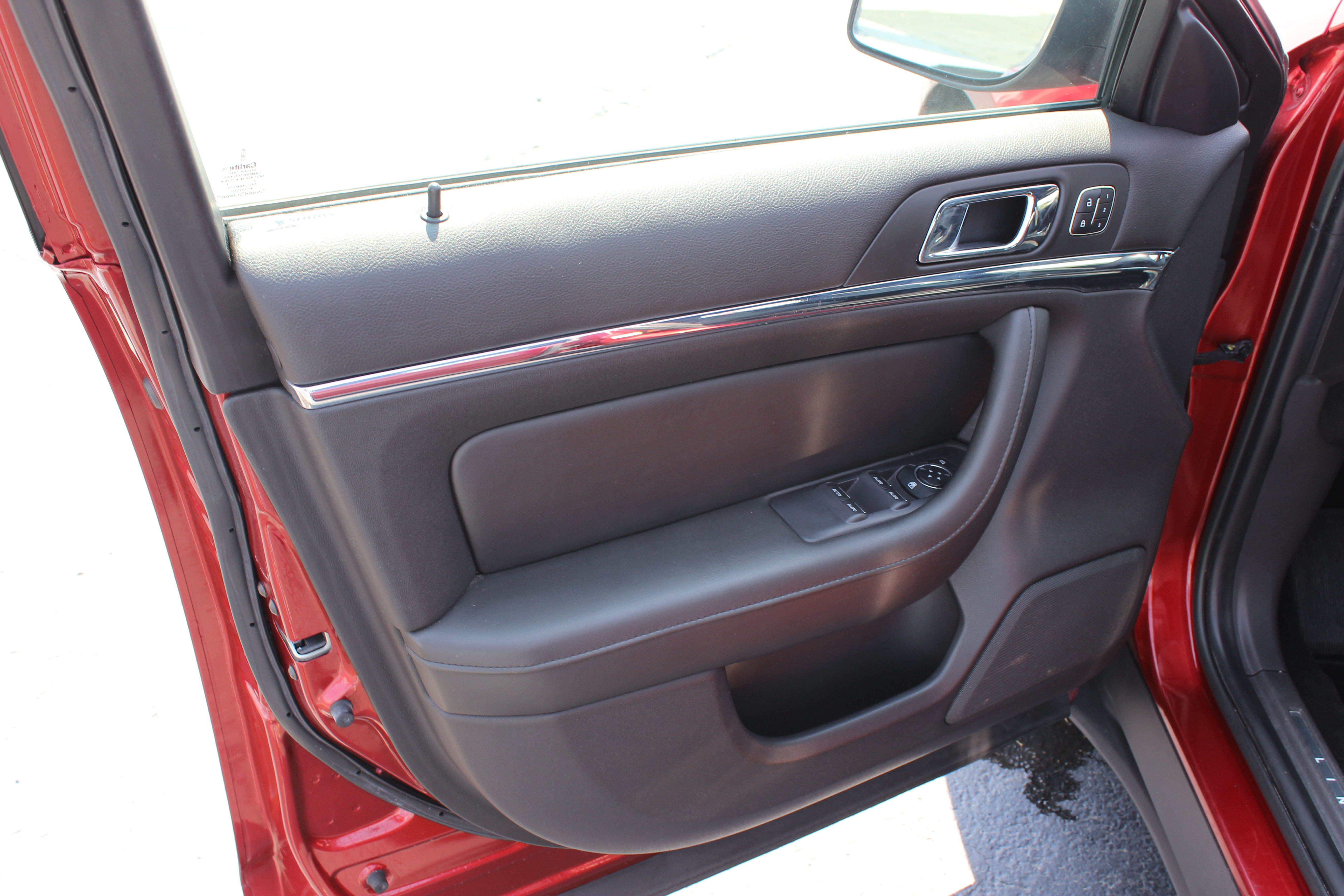 Used 2013 Lincoln MKS FWD image 20