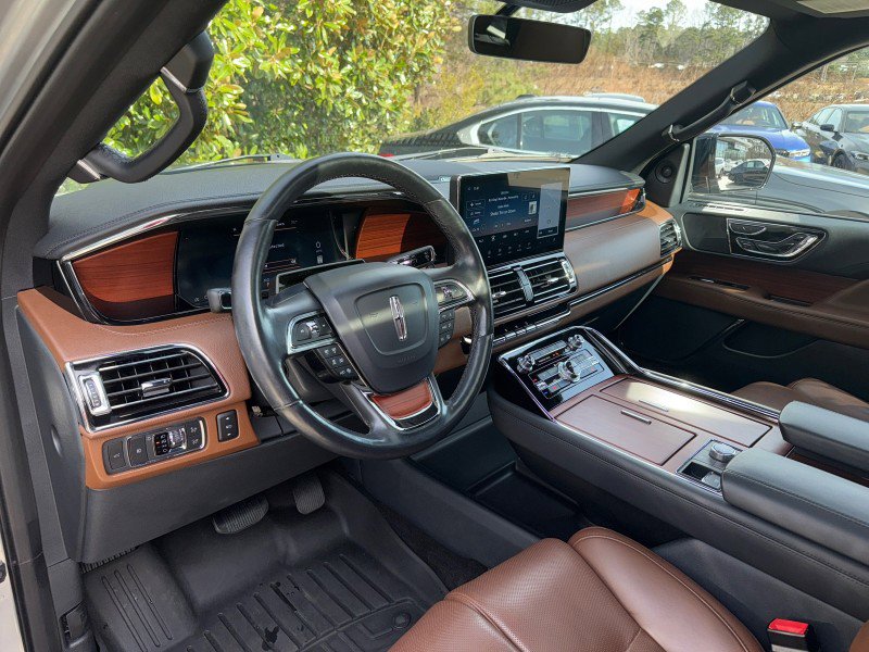 Used 2022 Lincoln Navigator Reserve image 12
