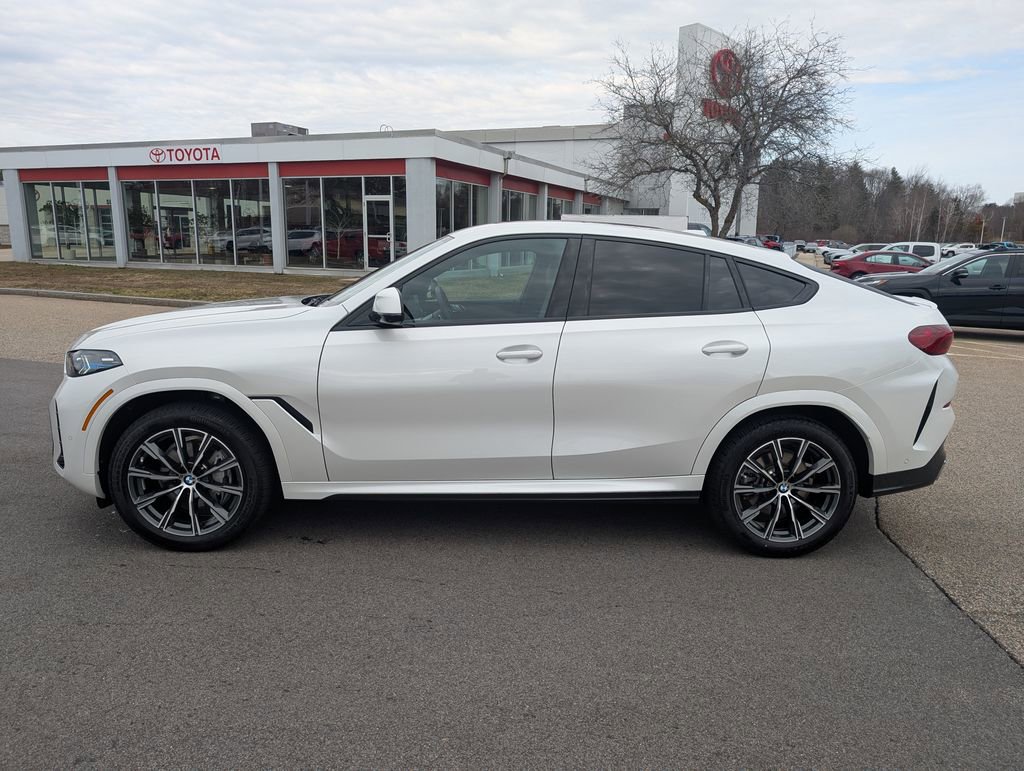 Used 2026 BMW X6 xDrive40i w/ Premium Package image 2