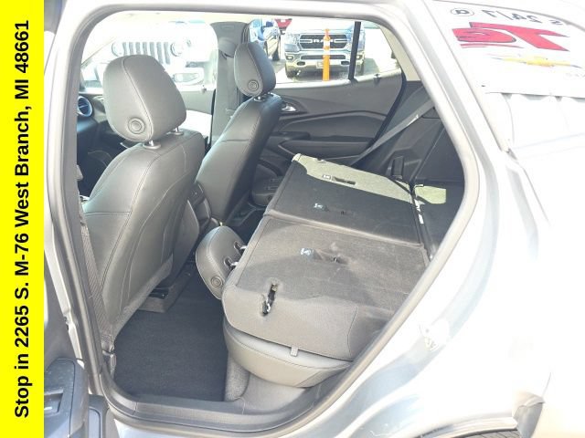 Used 2025 Chevrolet Trax LT FWD image 33
