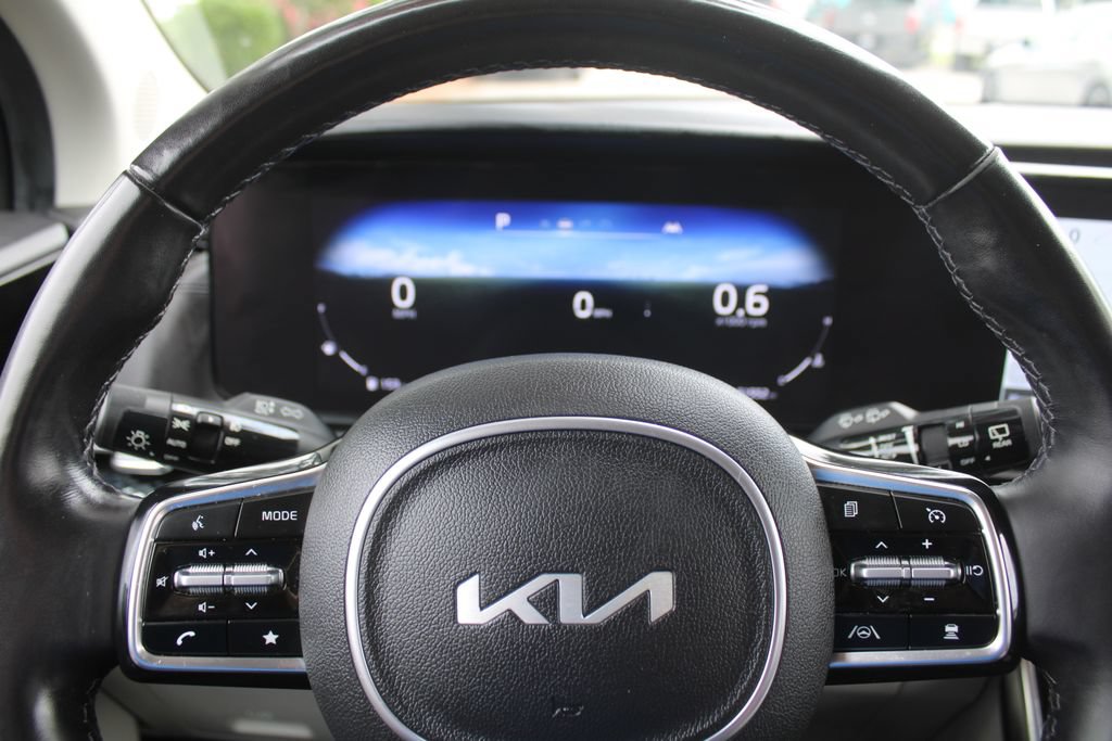 Used 2023 Kia Carnival SX Prestige FWD image 34