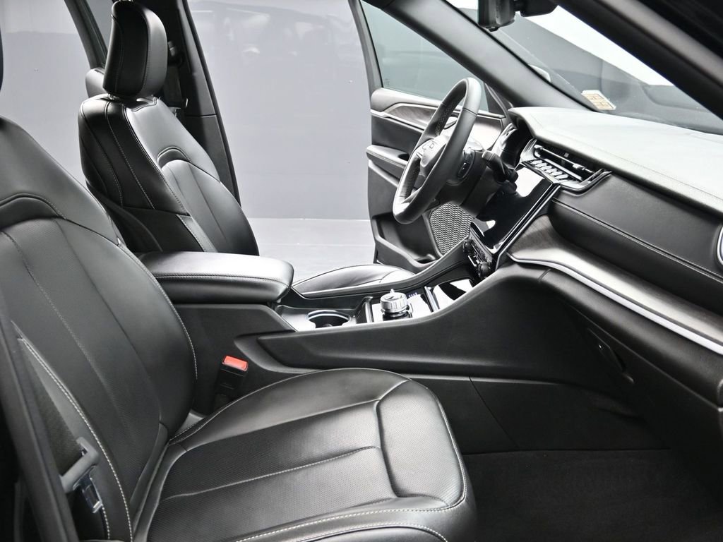 Used 2024 Jeep Grand Cherokee L Limited w/ Luxury Tech Group II image 15