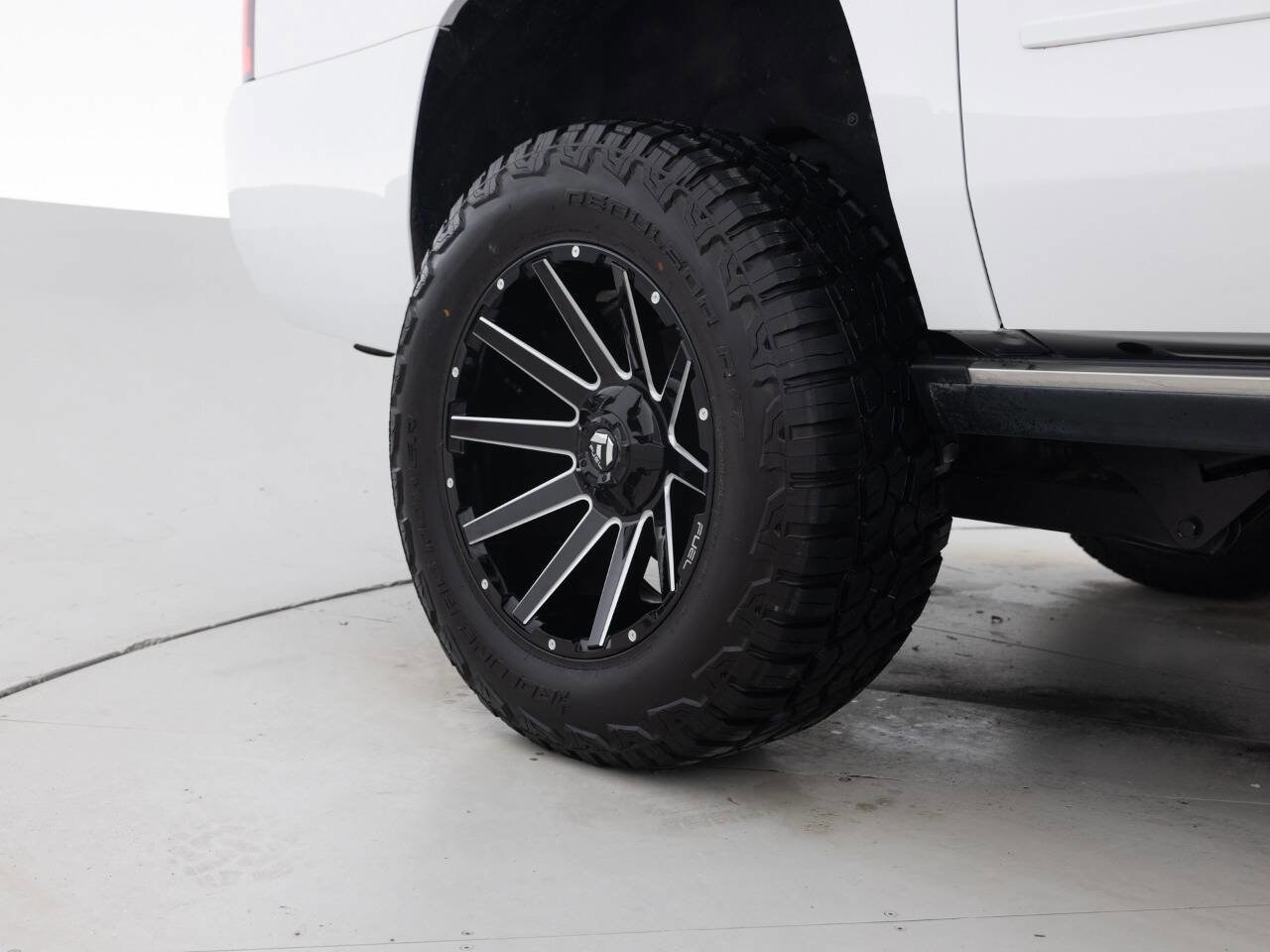 Used 2015 Chevrolet Suburban LTZ image 19