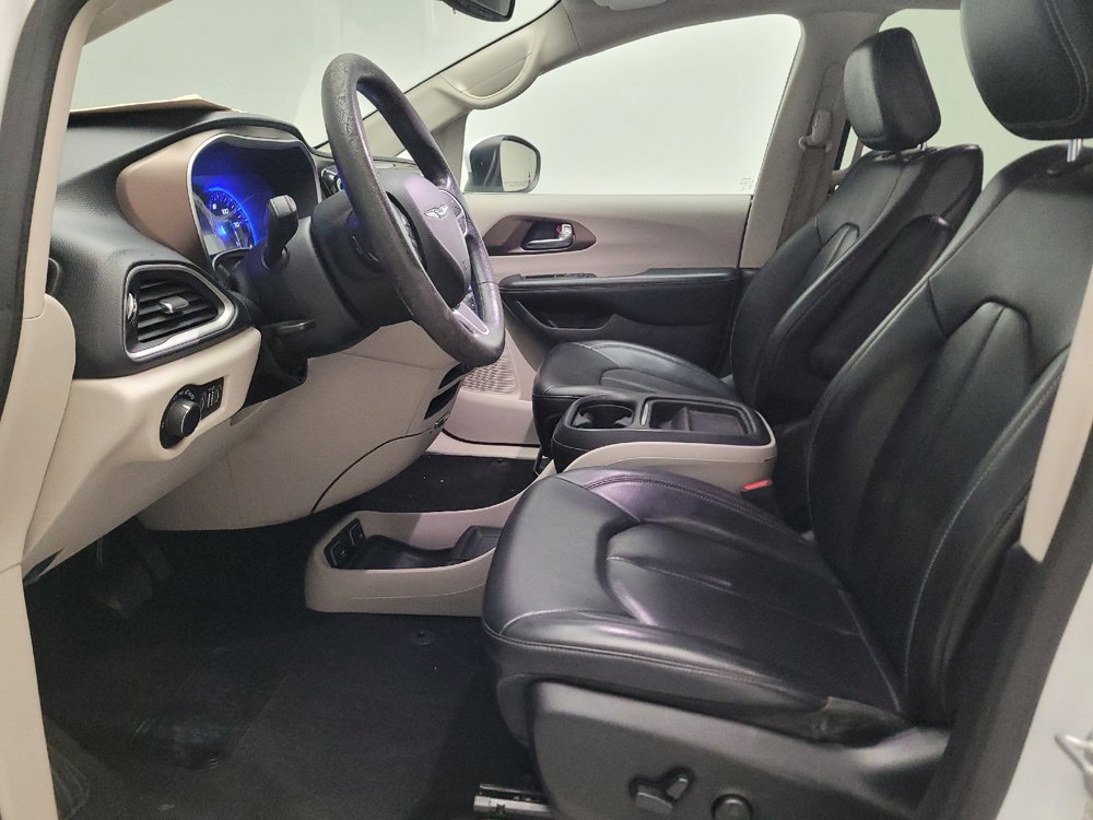 Used 2021 Chrysler Voyager Lxi FWD image 17