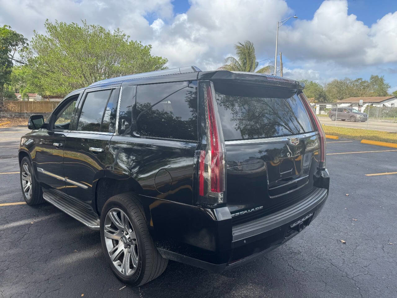 Used 2015 Cadillac Escalade Premium AWD/4WD image 2