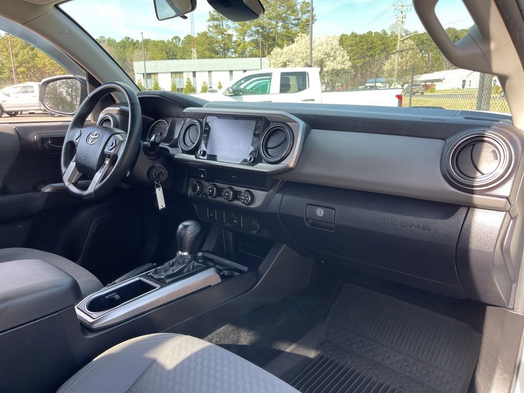 Certified 2022 Toyota Tacoma SR5 w/ SR5 Appearance Package (SM) image 9