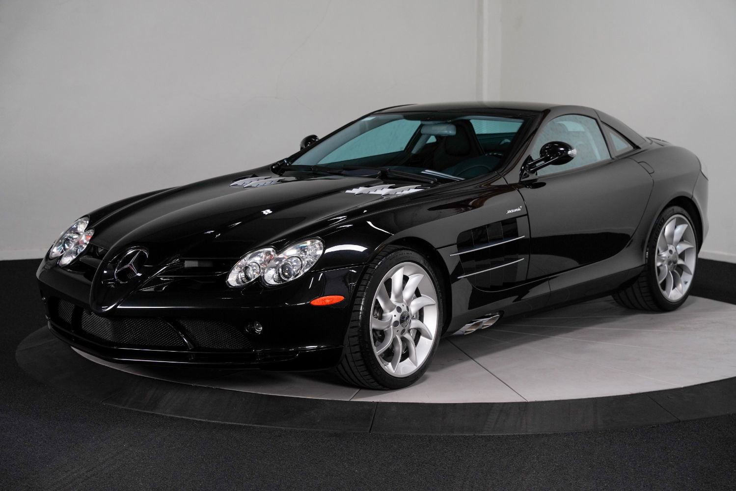Used 2005 Mercedes-Benz SLR image 7