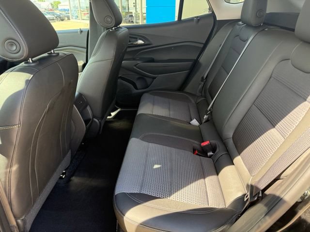 Used 2025 Chevrolet Trax LT w/ Driver Confidence Package FWD image 32