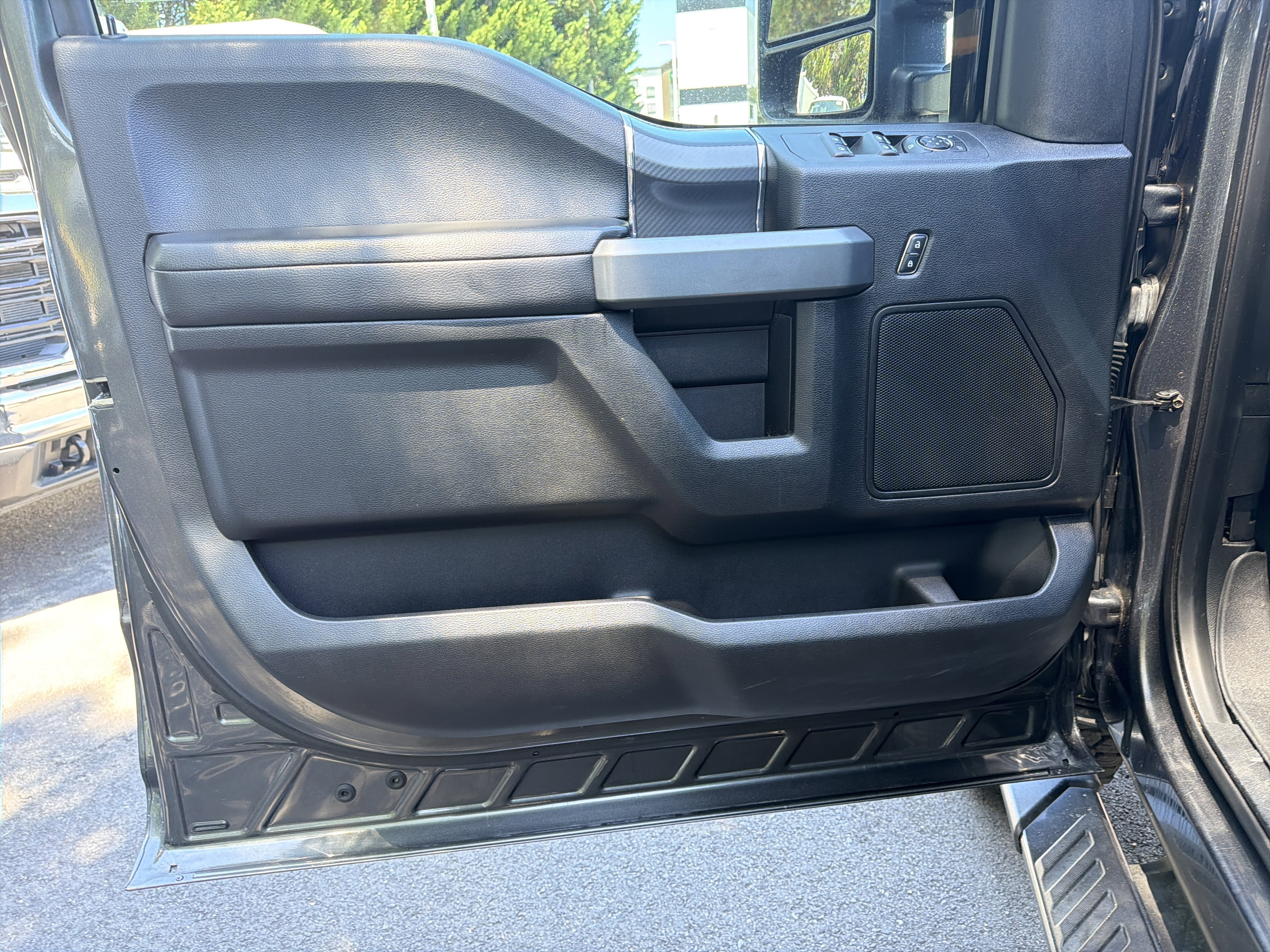 Used 2018 Ford F150 XLT w/ Equipment Group 302A Luxury AWD/4WD image 14