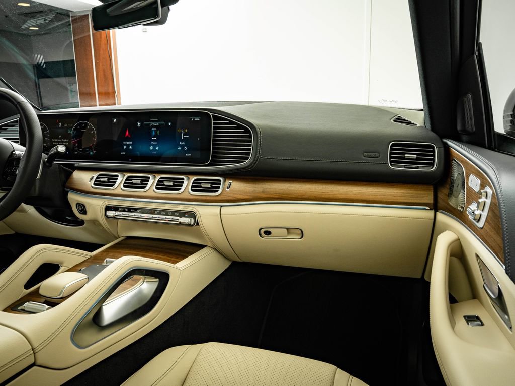 Used 2025 Mercedes-Benz GLS 450 4MATIC image 51