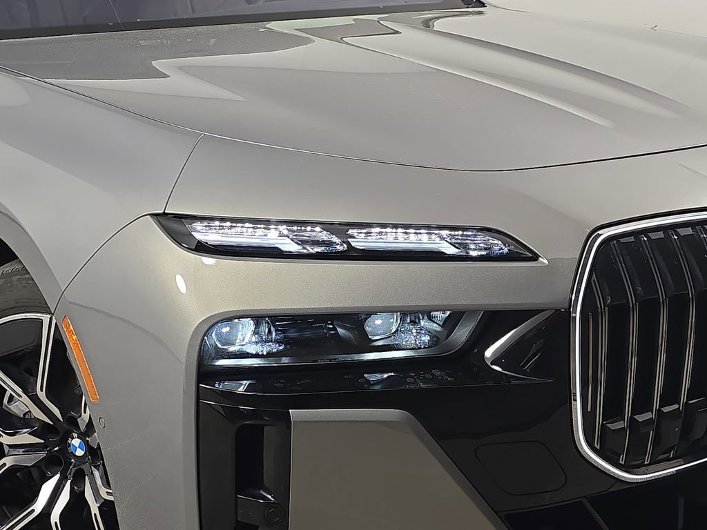 Used 2025 BMW 750e xDrive w/ Executive Package AWD/4WD image 36