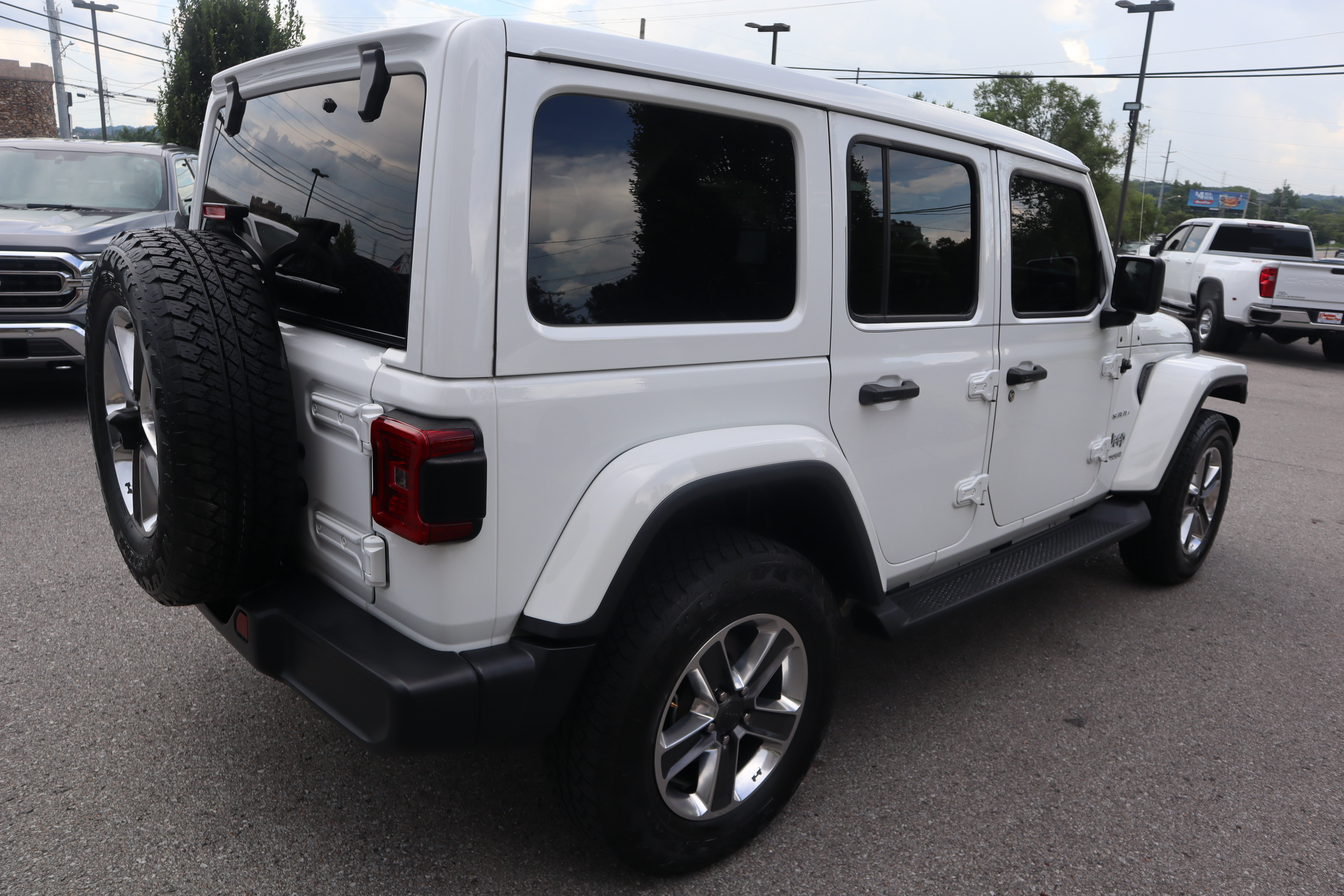 Used 2020 Jeep Wrangler Unlimited Sahara AWD/4WD image 7