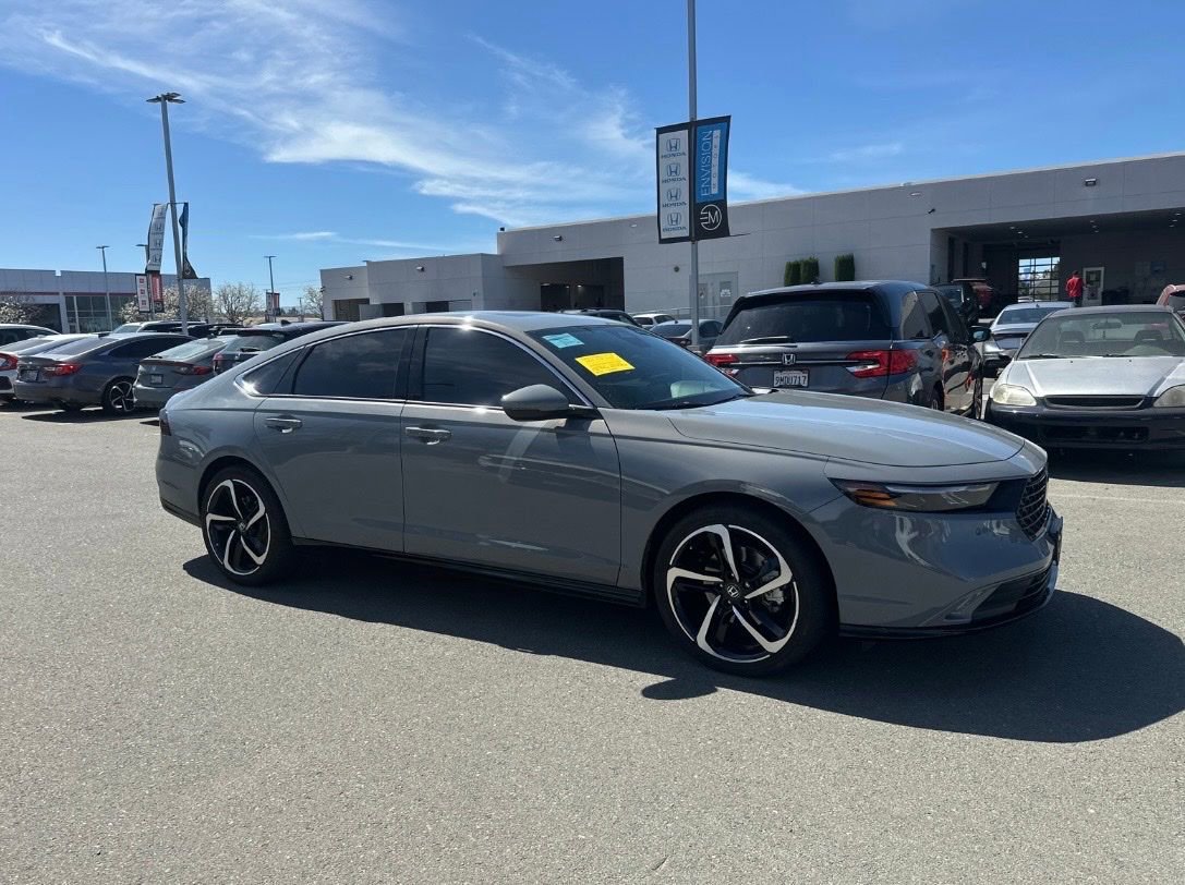 Used 2025 Honda Accord EX-L image 2