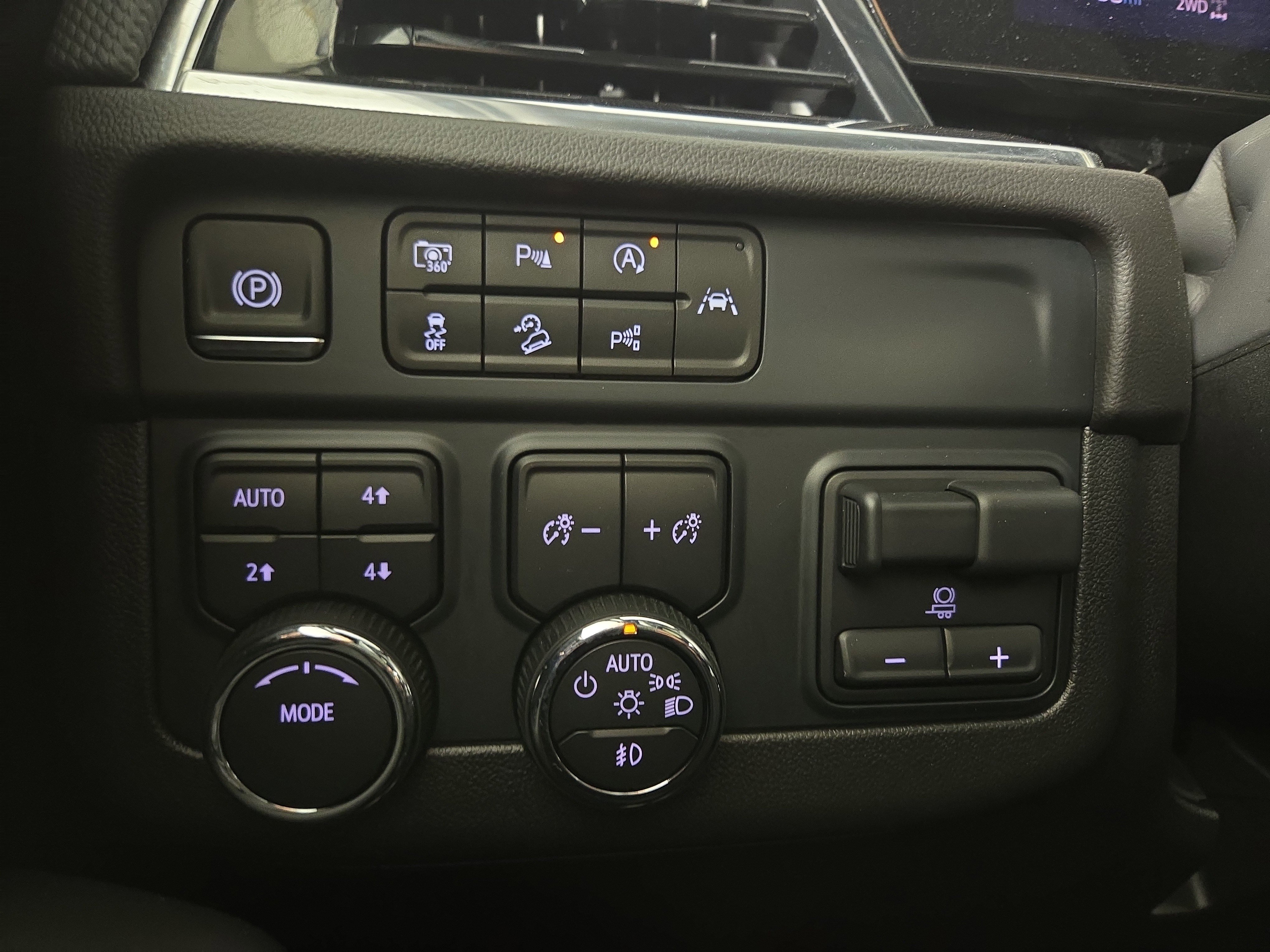Certified 2025 Chevrolet Suburban RST w/ Comfort Package image 26