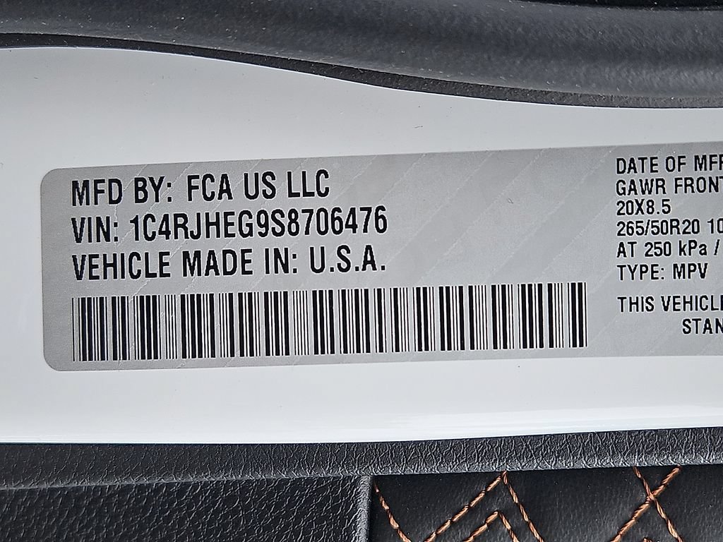 Certified 2025 Jeep Grand Cherokee Summit w/ Luxury Tech Group V AWD/4WD image 27