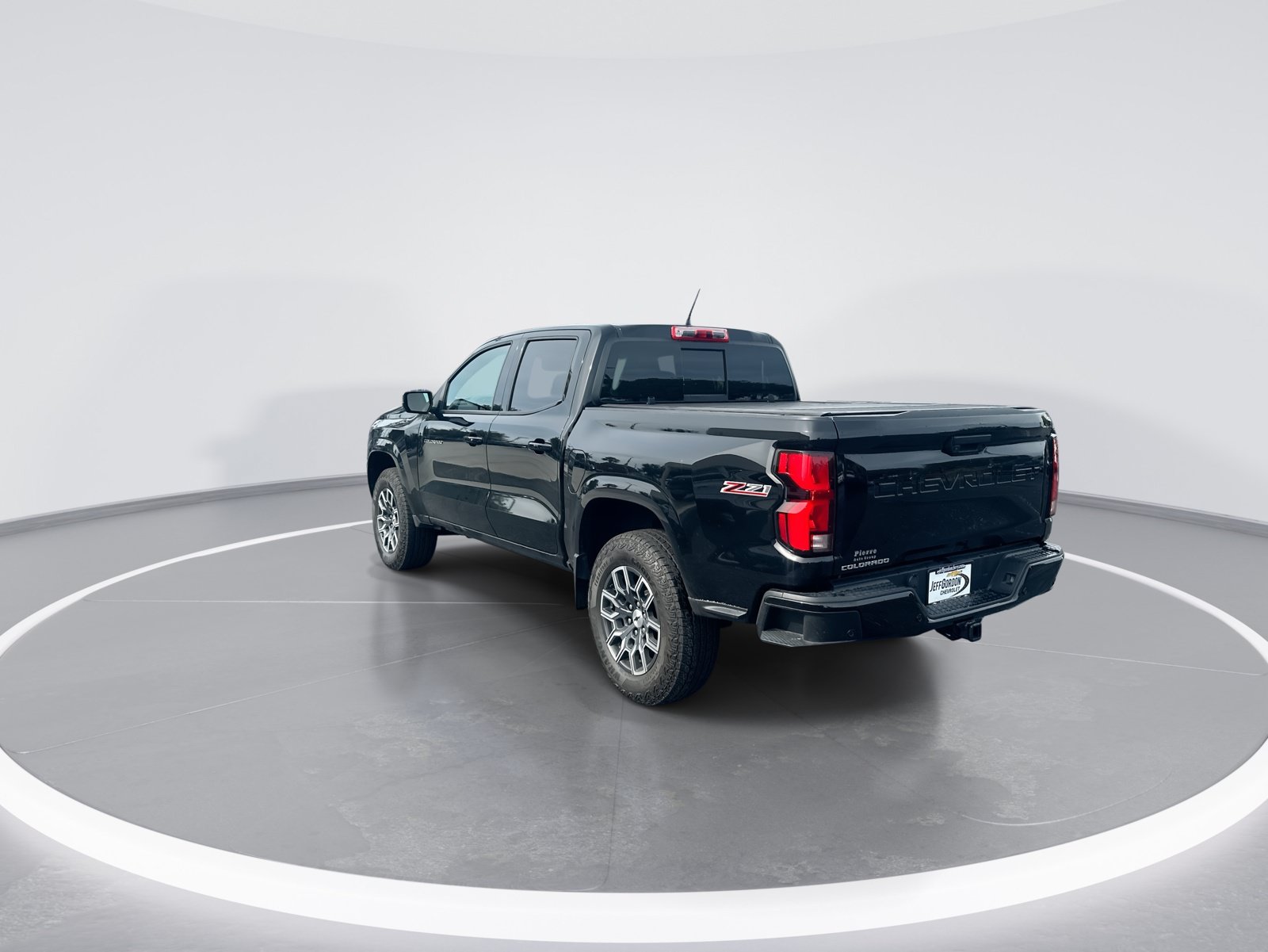 Used 2025 Chevrolet Colorado Z71 AWD/4WD image 7