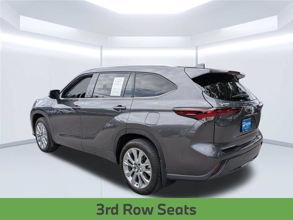 Used 2025 Toyota Highlander Limited FWD image 3