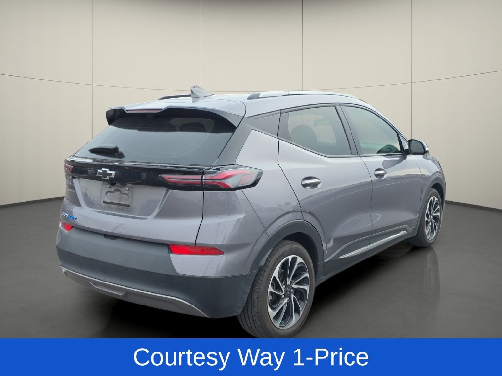 Used 2023 Chevrolet Bolt EUV Premier w/ Sun & Sound Package FWD image 9