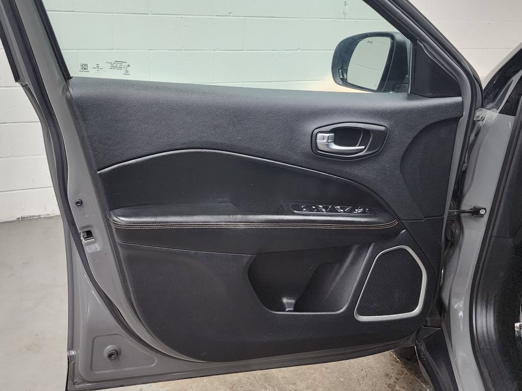 Used 2020 Jeep Compass Limited AWD/4WD image 9