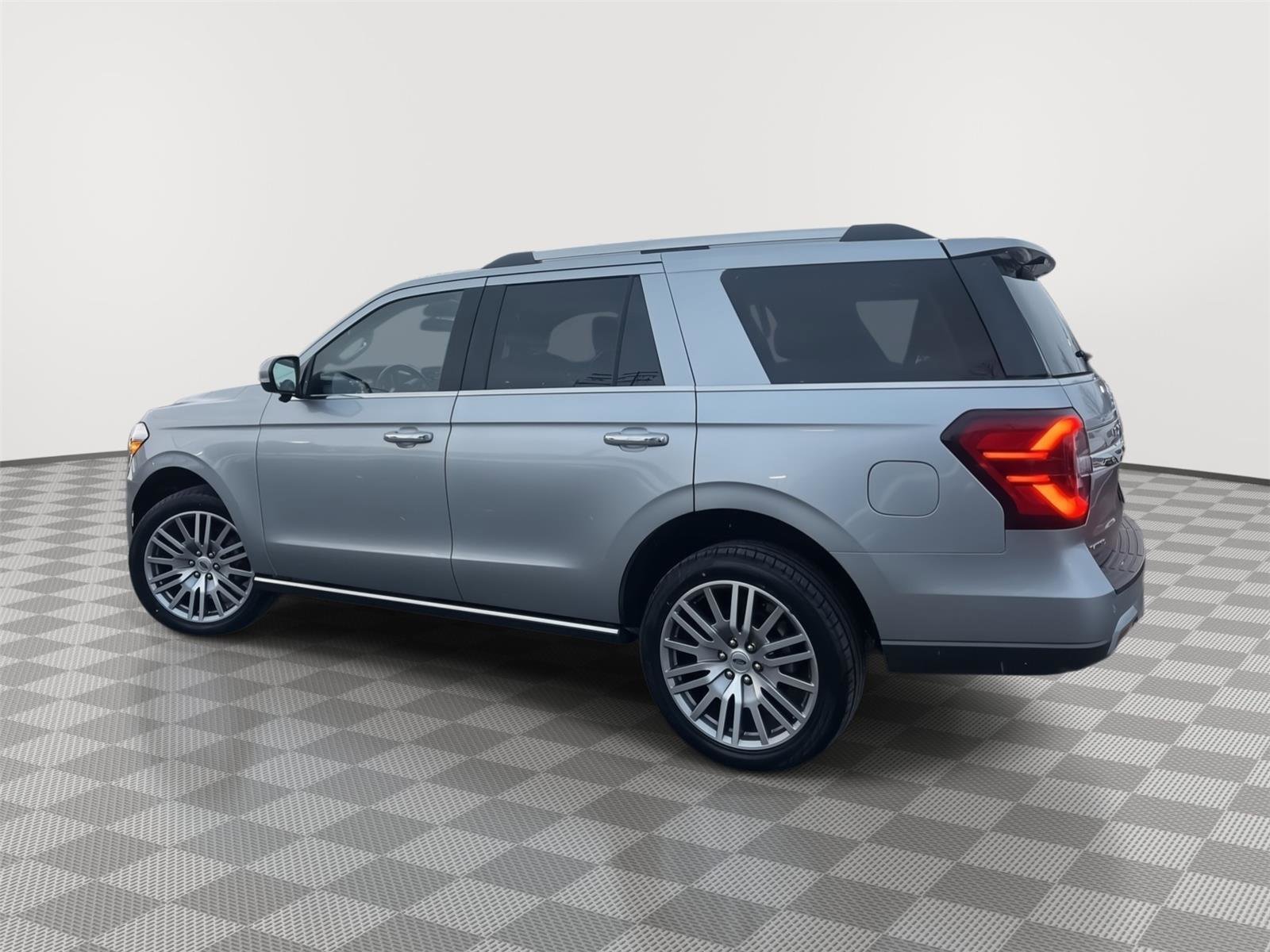 Used 2023 Ford Expedition Limited image 4