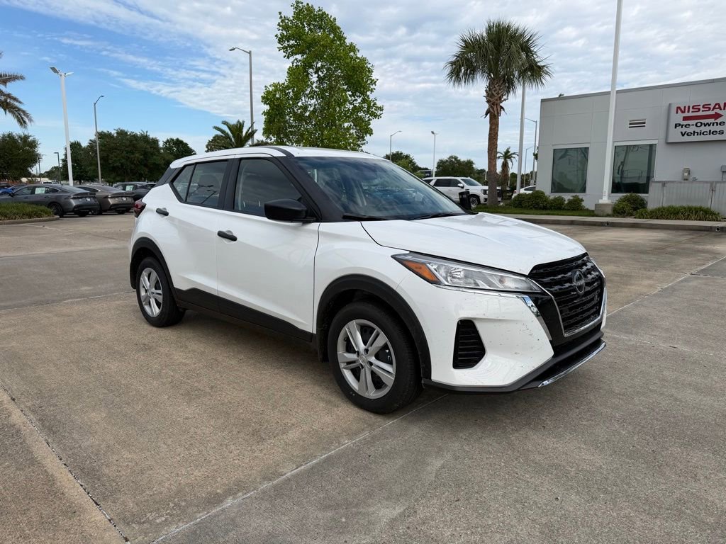 Certified 2025 Nissan Kicks Play S FWD image 4