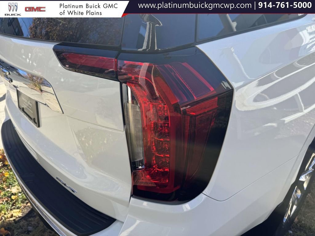 Used 2023 GMC Yukon SLT w/ SLT Luxury Package image 10