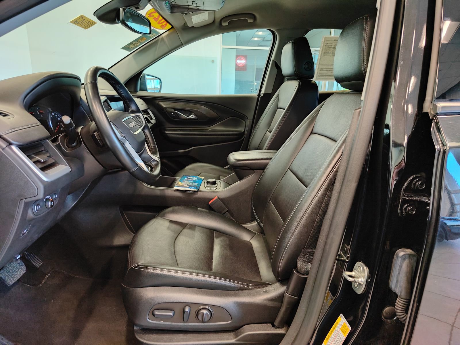 Used 2023 GMC Terrain SLT image 10