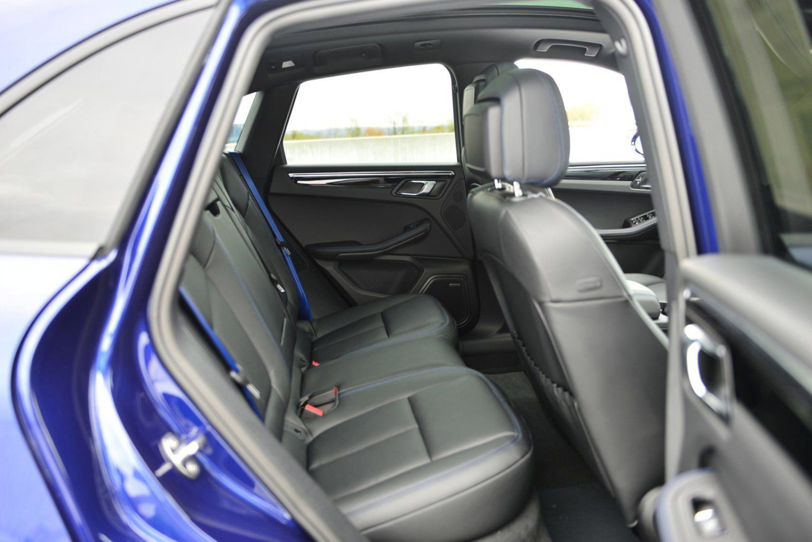 Used 2025 Porsche Macan image 27