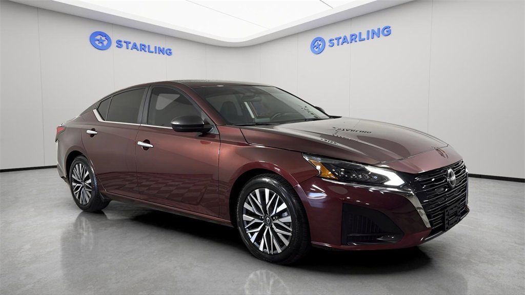 Used 2024 Nissan Altima 2.5 SV image 13