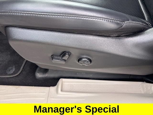 Used 2023 Chrysler Pacifica Touring-L FWD image 11