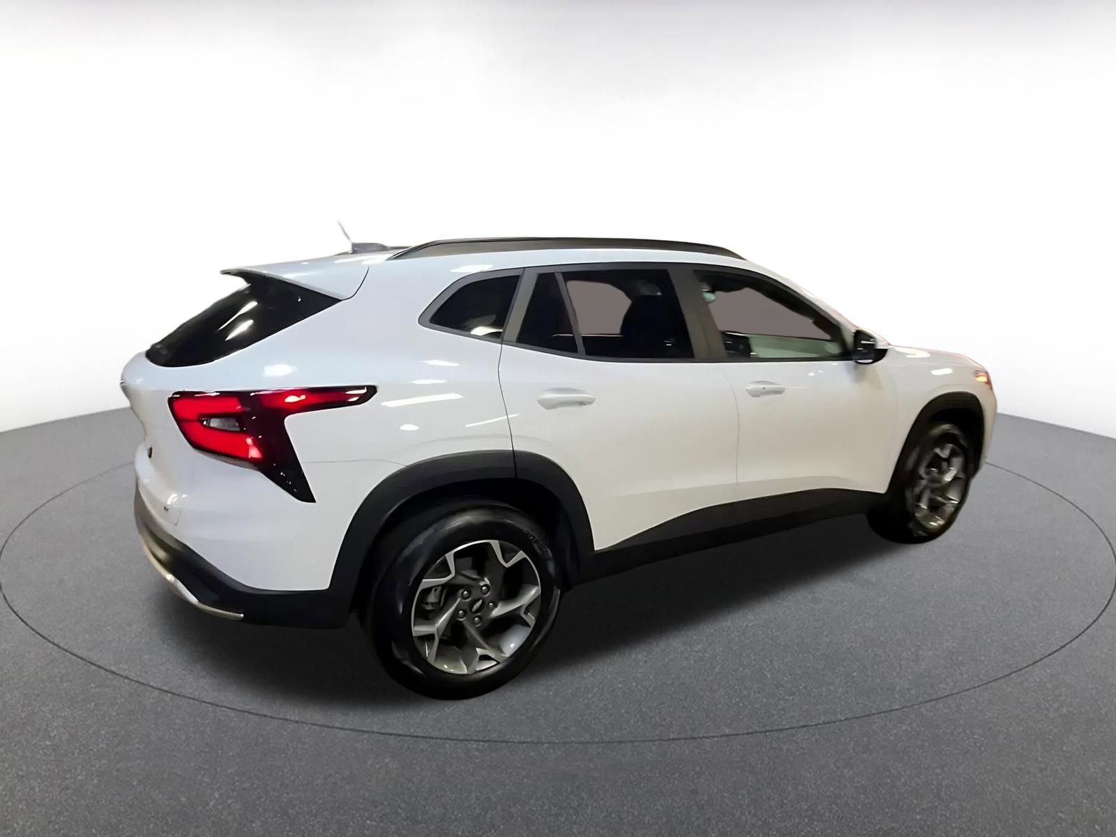 Used 2025 Chevrolet Trax LT w/ LT Convenience Package image 15