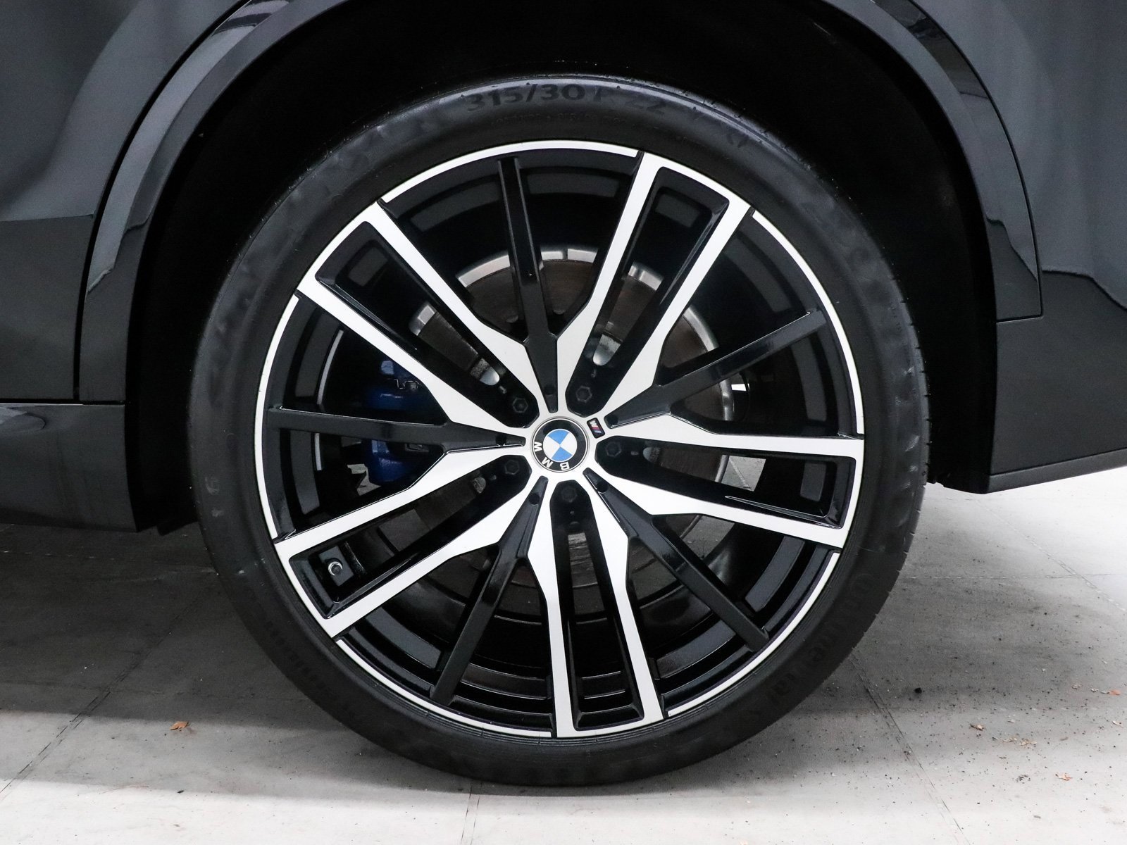 Used 2022 BMW X5 M50i w/ Executive Package image 9