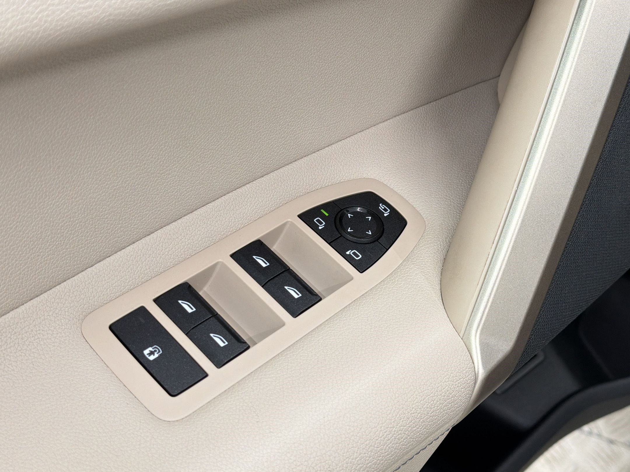 Certified 2024 BMW iX M60 image 21