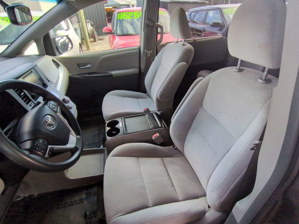 Used 2015 Toyota Sienna LE image 14
