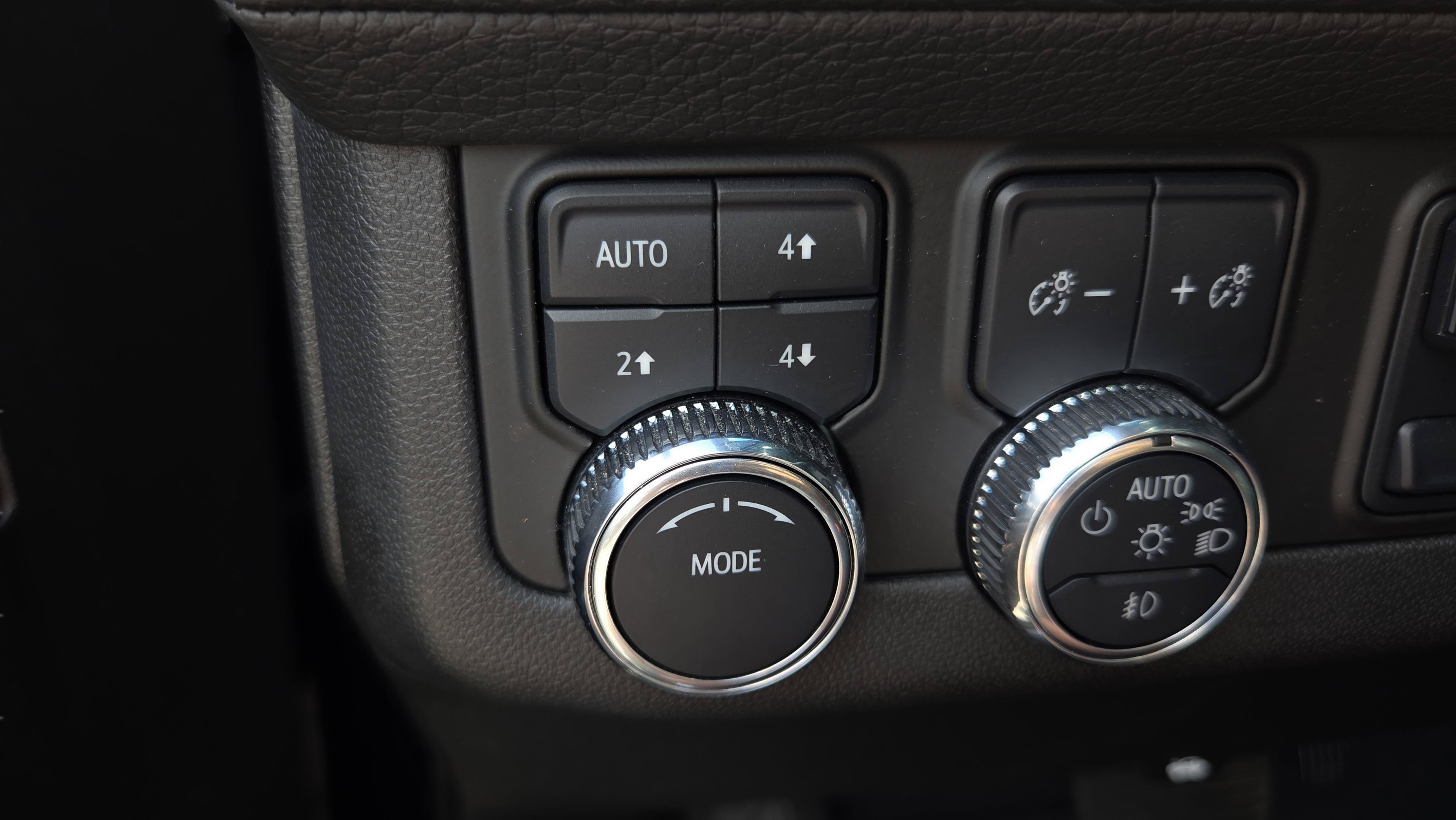 Certified 2024 GMC Yukon XL Denali w/ Advanced Technology Package AWD/4WD image 29
