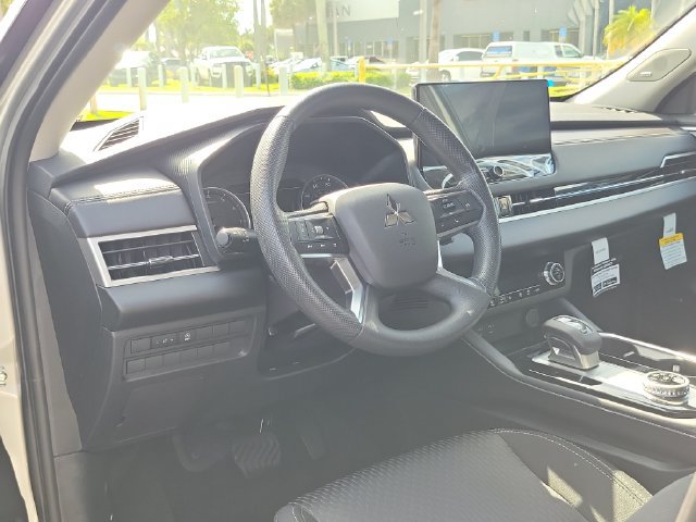 Used 2026 Mitsubishi Outlander ES FWD image 30