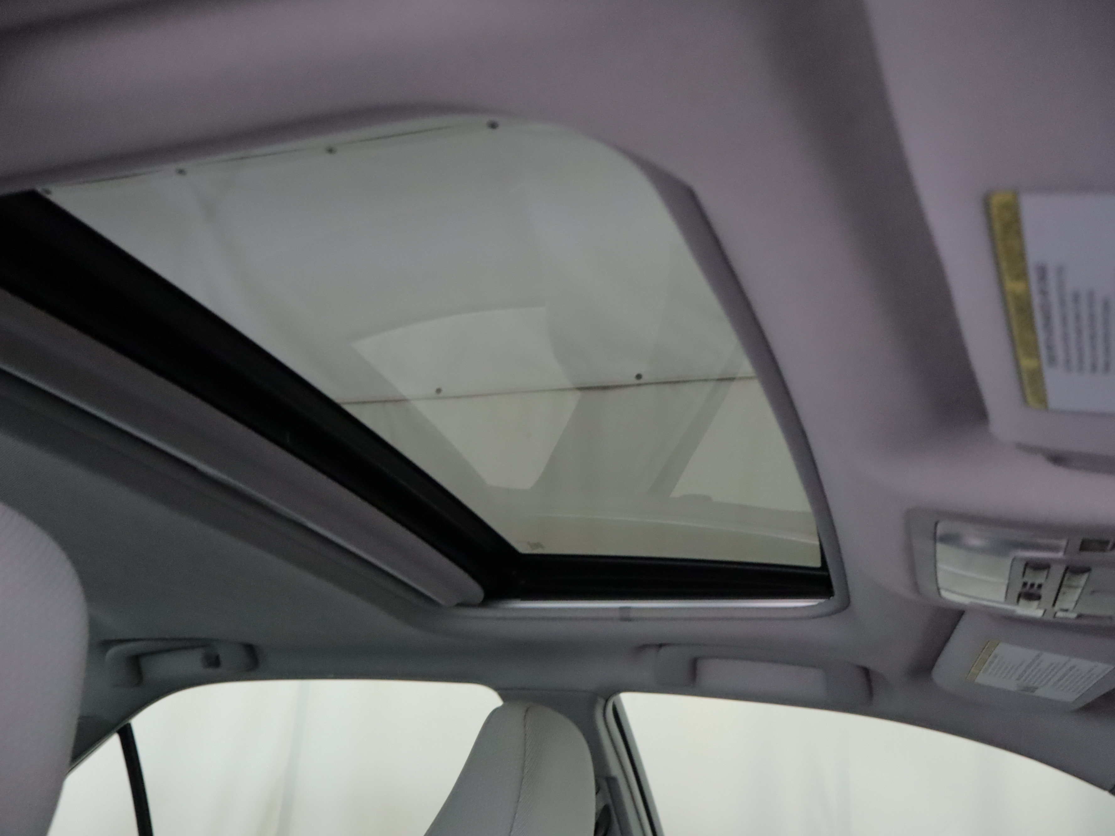 Used 2014 Toyota Camry XLE w/ Moonroof Package FWD image 3