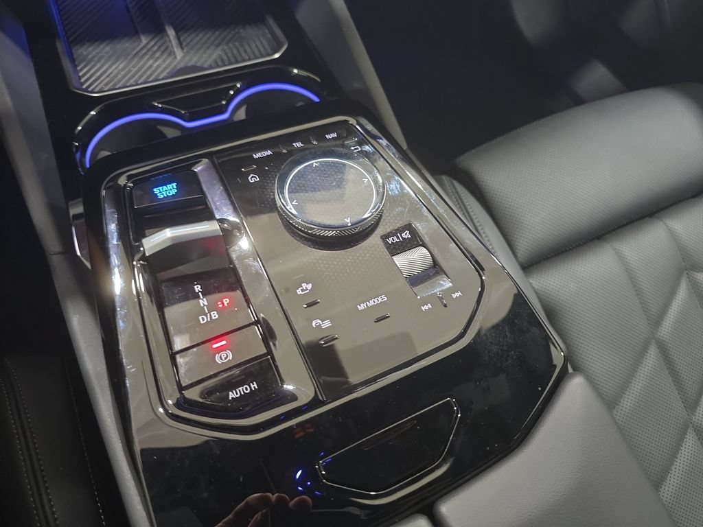 Certified 2025 BMW i5 eDrive40i w/ Premium Package RWD image 16