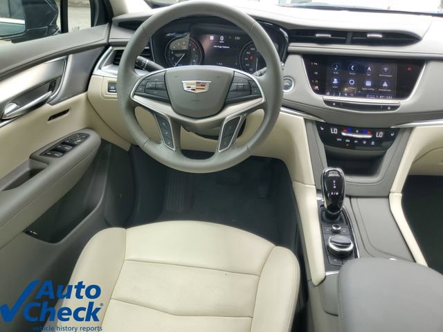 Certified 2024 Cadillac XT5 Premium Luxury w/ Technology Package FWD image 17