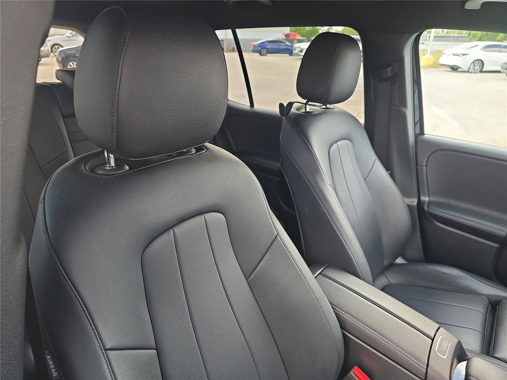 Used 2021 Mercedes-Benz GLB 250 image 25