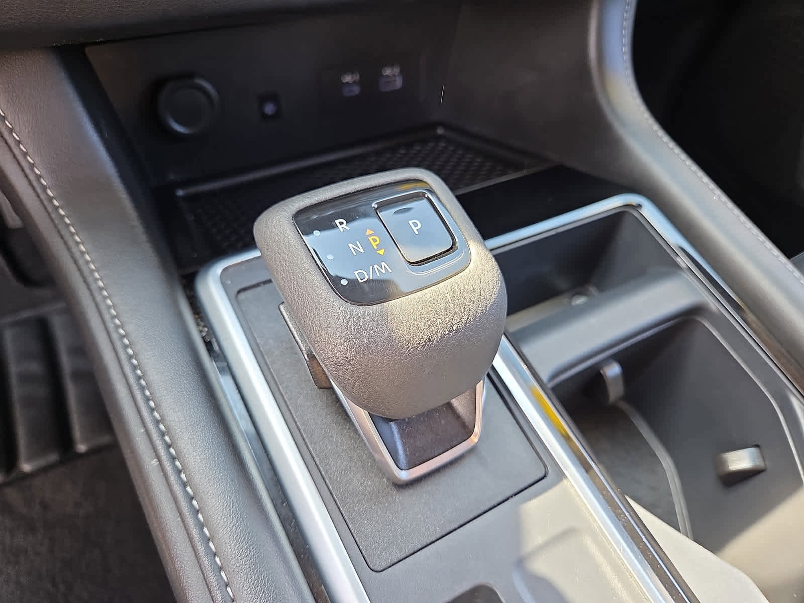 Used 2025 Nissan Pathfinder SL AWD/4WD image 16