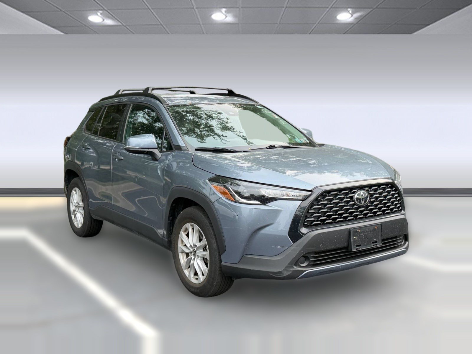 Used 2022 Toyota Corolla Cross LE w/ Moonroof Package AWD/4WD image 4