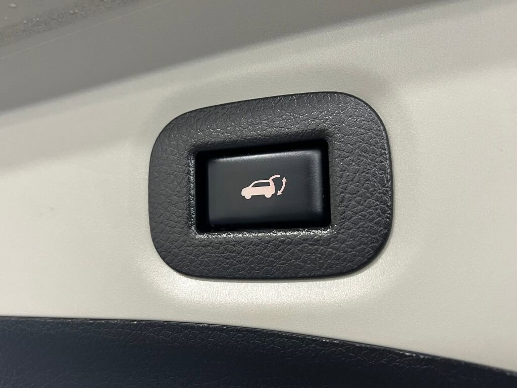 Used 2019 Nissan Rogue SV image 15