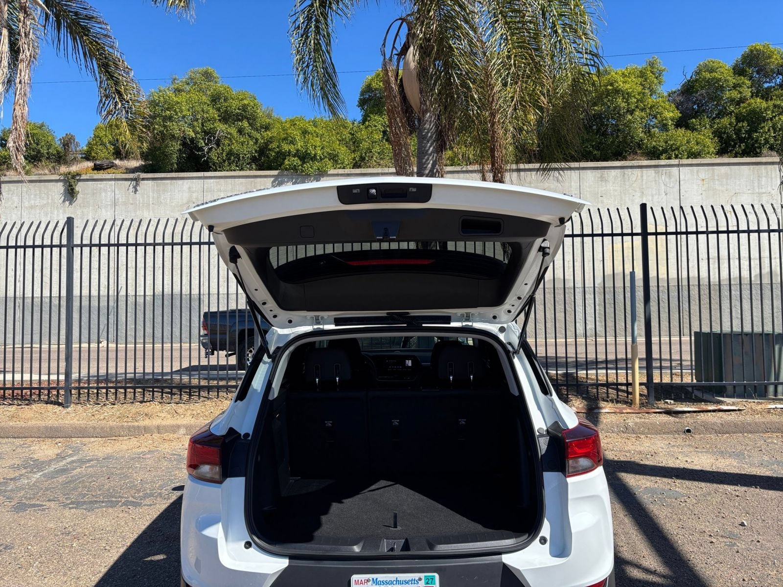 Used 2025 Chevrolet TrailBlazer LT AWD/4WD image 29