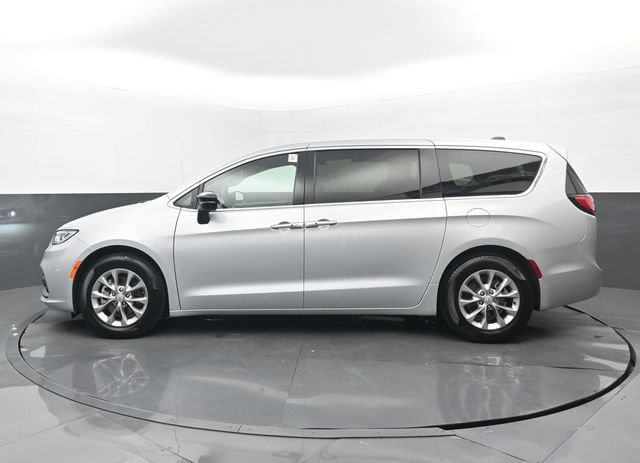 Used 2026 Chrysler Pacifica Limited FWD image 22