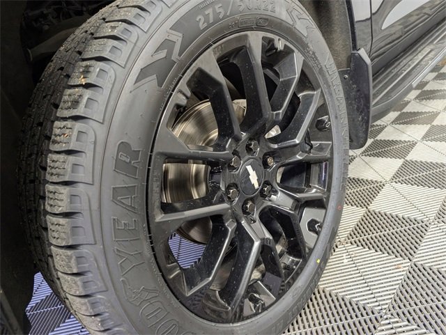 Used 2023 Chevrolet Suburban Premier image 9