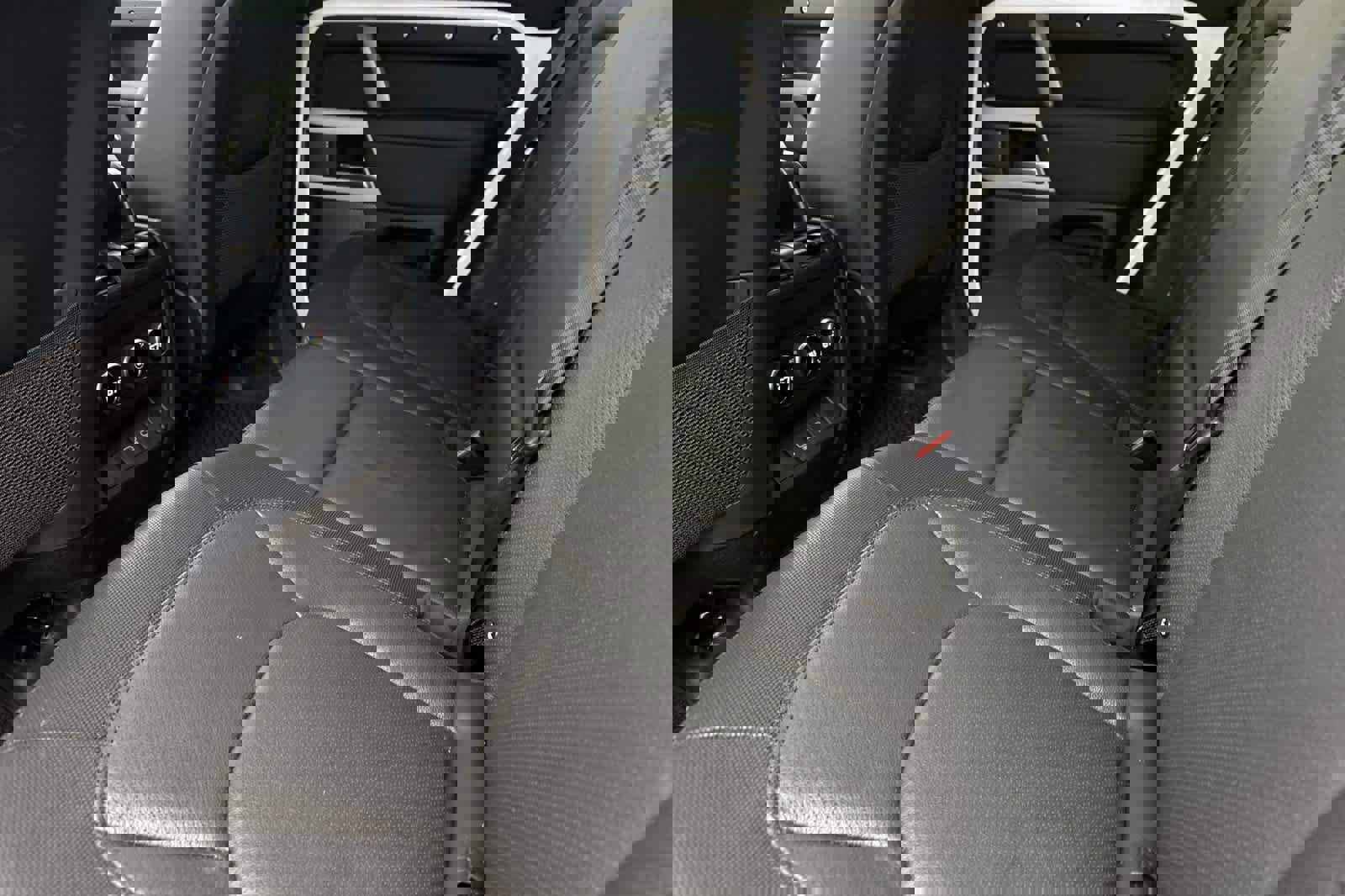 Used 2024 Land Rover Defender 110 X-Dynamic SE image 5