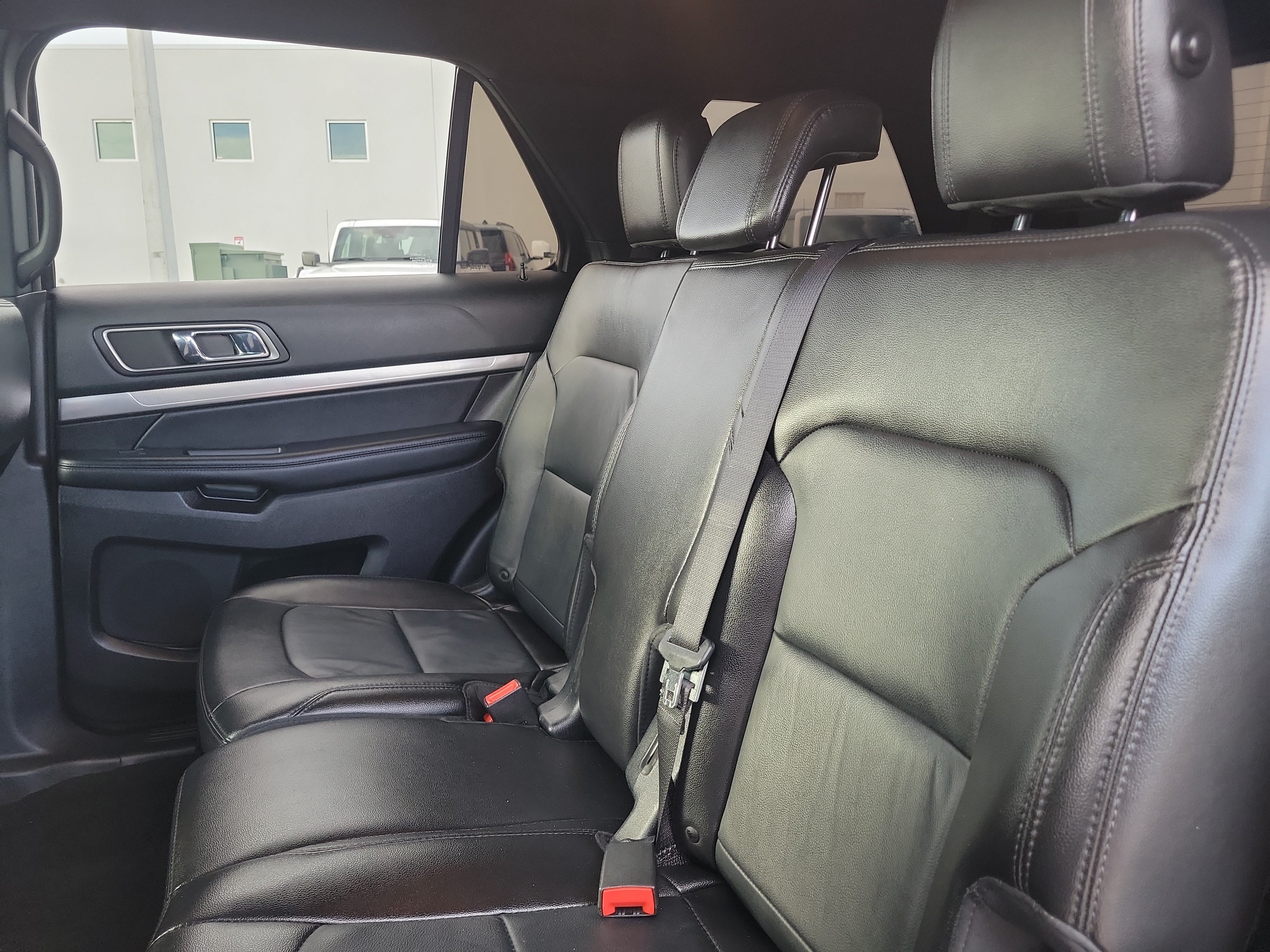 Used 2018 Ford Explorer XLT w/ Equipment Group 202A FWD image 19