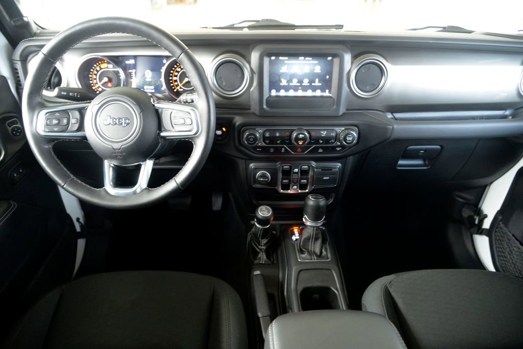 Used 2021 Jeep Wrangler Unlimited Sahara w/ Cold Weather Group image 17