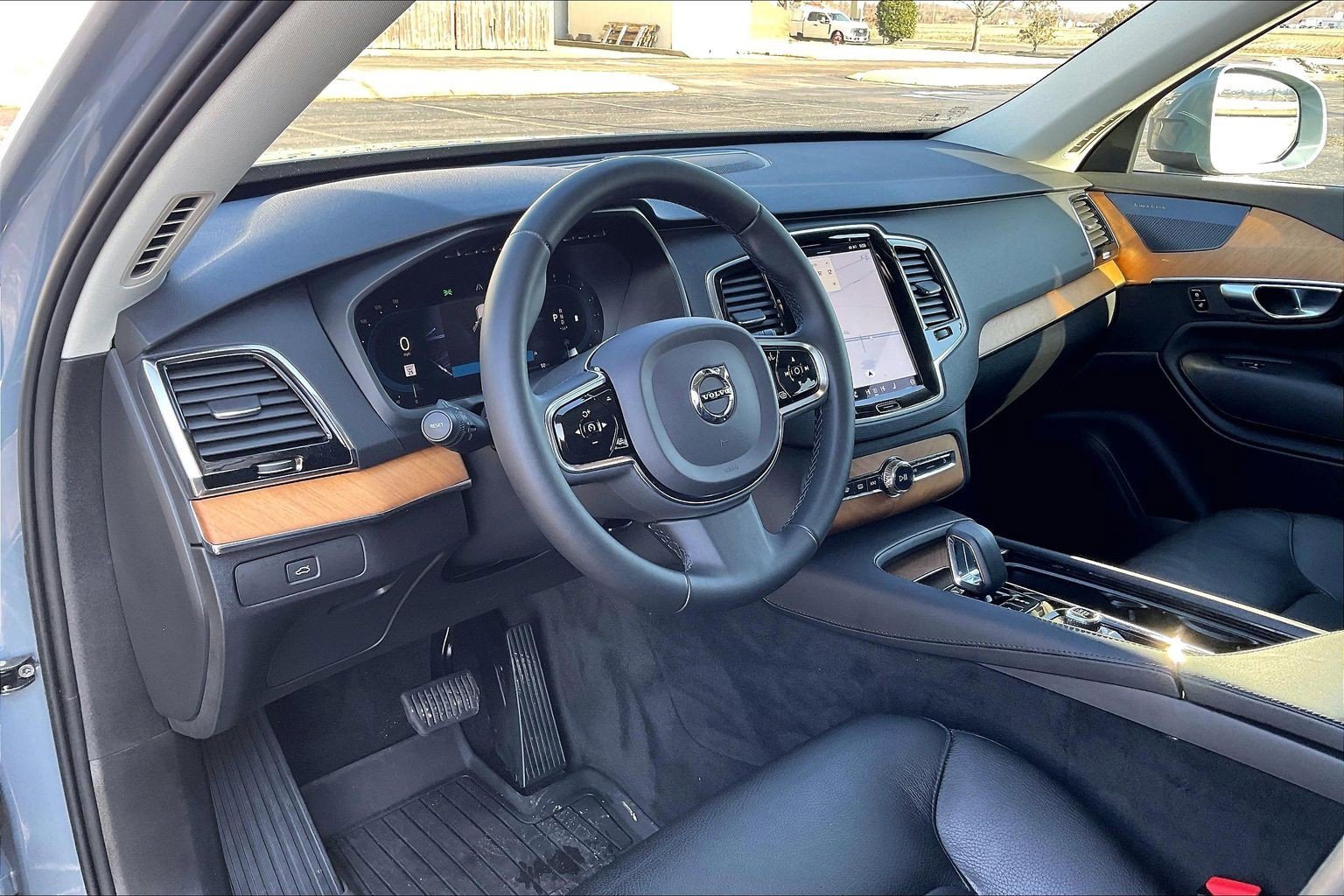 Used 2023 Volvo XC90 B6 Plus image 15